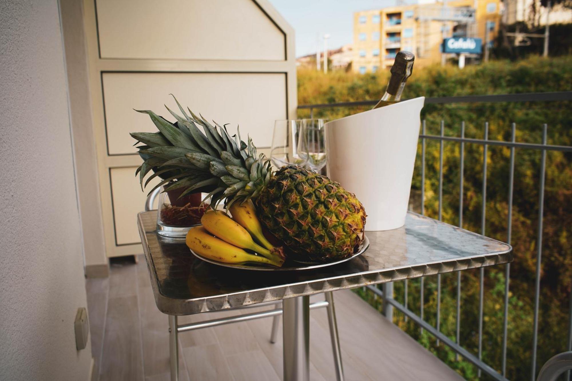 Yeasy Smart Rooms Cefalù Δωμάτιο φωτογραφία